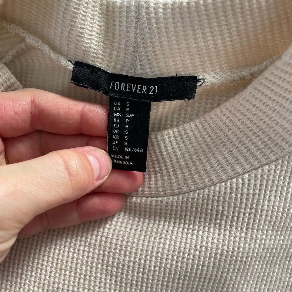 Cropped Light Sweater - Picture 2 of 4